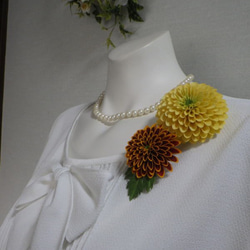 組み合わせ色々～ミニポんぽん菊のコサージュ＆髪飾り（イエロー＆ボルドー） 6枚目の画像
