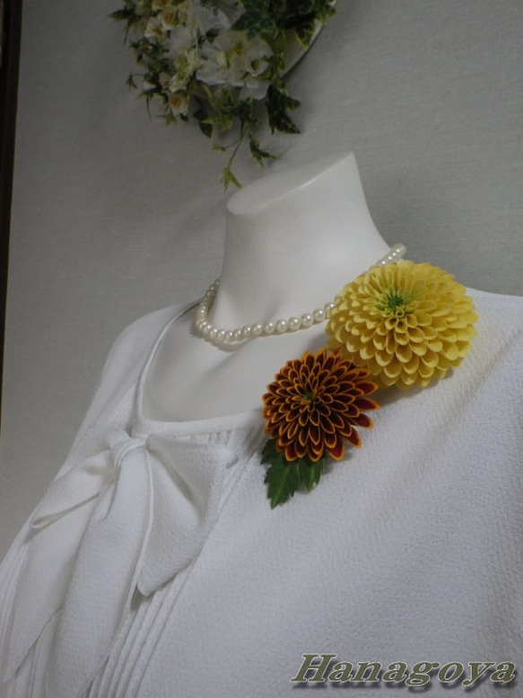 組み合わせ色々～ミニポんぽん菊のコサージュ＆髪飾り（イエロー＆ボルドー） 6枚目の画像