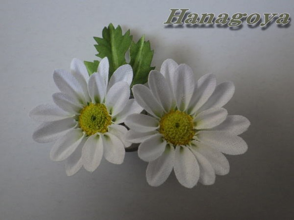 組み合わせ色々～小菊のコサージュ＆髪飾り（白） 8枚目の画像