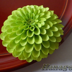 組み合わせ色々～中輪ぽんぽん菊のコサージュ＆髪飾り（黄緑） 1枚目の画像