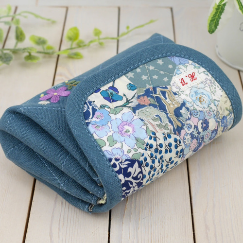 刺繍とリバティパッチワーク☆アコーディオンポーチ「スモークブルー 