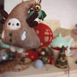 キーホルダー 羊毛フェルト ブローチ 樹 バッグストラップ クリスマス もののけ 3枚目の画像