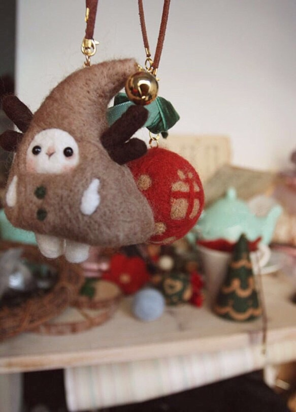 キーホルダー 羊毛フェルト ブローチ 樹 バッグストラップ クリスマス もののけ 3枚目の画像