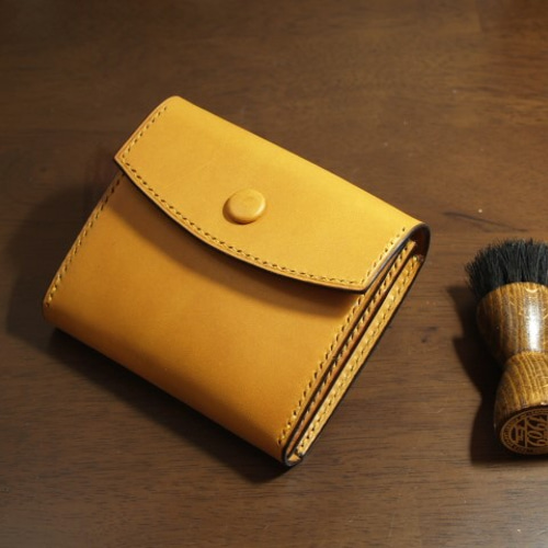 レザークラフト　ハンドメイド　イタリアヌメ革ミネルバリスシオ仕様　ダイスポーチ オーダーメイド】コンパクト財布 イタリアヌメ革レザー ミネルバ