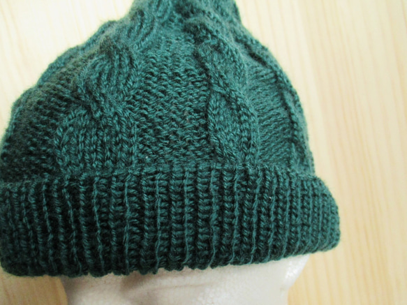 グリーンのニット帽（深みのグリーン） 4枚目の画像