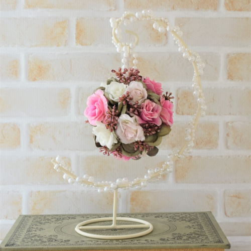 シックなカラーのフラワーボールアレンジメント アートフラワー n  