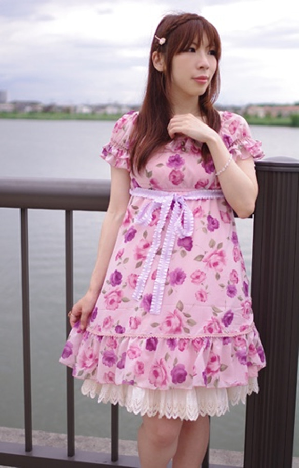 薔薇シフォンワンピース（ピンク×パープルローズ） ワンピース  