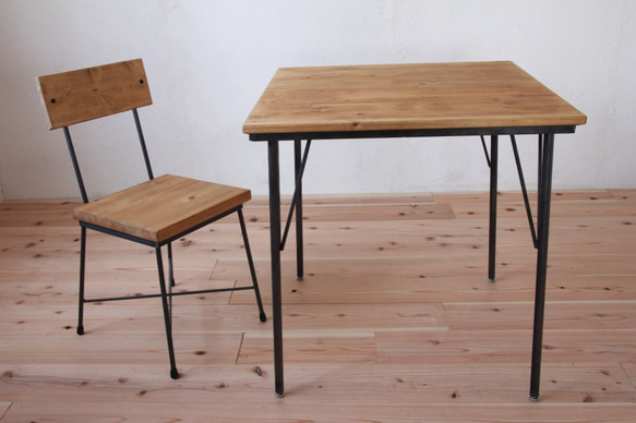 【送料無料】【セット割引】PINE  TABLE SET -カフェサイズ-(テーブル600、木材椅子2脚) 1枚目の画像