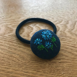 【限定1点】紫陽花_刺繍ヘアゴム_麻紺_アオ 4枚目の画像