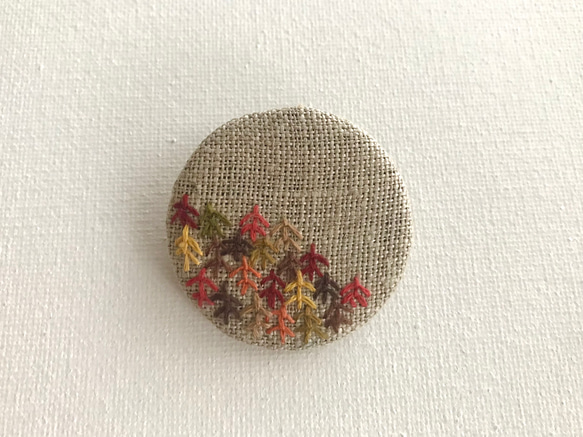 【限定1点】秋の森_刺繍ブローチ L_麻 1枚目の画像