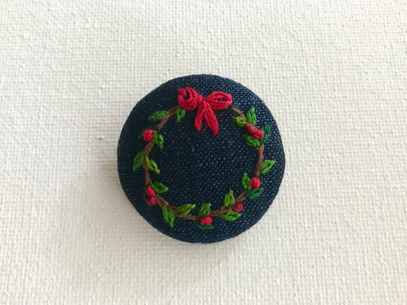 再販：クリスマスリース-4_刺繍ブローチ_麻紺 2枚目の画像