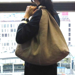 再出品:sankaku_bag(L)　リネン_水玉(クロ) 4枚目の画像