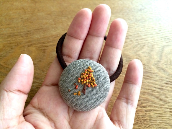 紅葉_刺繍ヘアゴム_麻 2枚目の画像