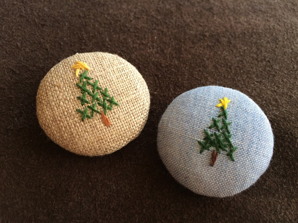 再販；クリスマスツリー_刺繍ブローチ（麻） 5枚目の画像