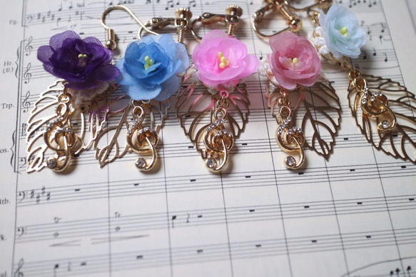 Rose and Treble Clef Earrings (耳環) Baby Blue 第4張的照片
