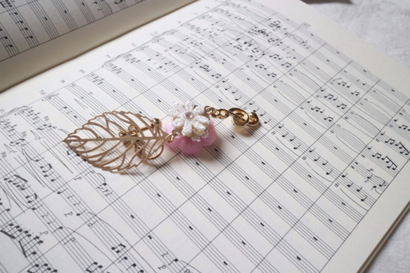 耳環（刺穿）櫻花的玫瑰和G譜號 第3張的照片