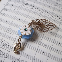 玫瑰和高音譜號耳環（穿孔耳環）天藍色 第3張的照片
