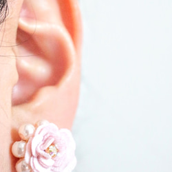 玫瑰玻璃珍珠耳環（櫻桃貝殼色） 第2張的照片