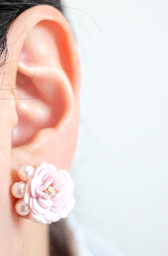 玫瑰玻璃珍珠耳環（櫻桃貝殼色） 第2張的照片