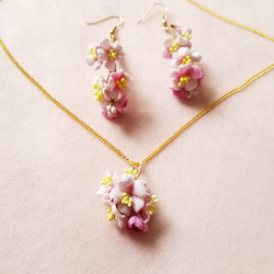 桜のネックレスとピアスのセット 1枚目の画像