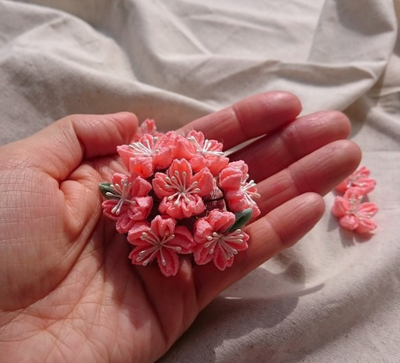 まあるい桜の髪飾り&コサージュ～つまみ細工～ 3枚目の画像