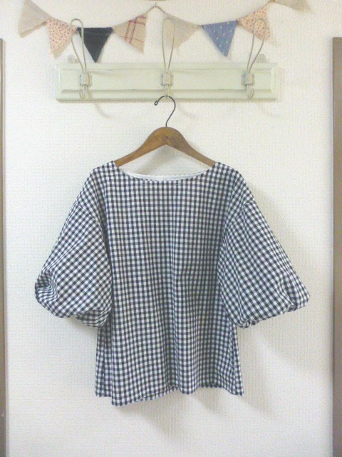 クロチェック柄　コットン100％　バルーン袖ブラウス　ML