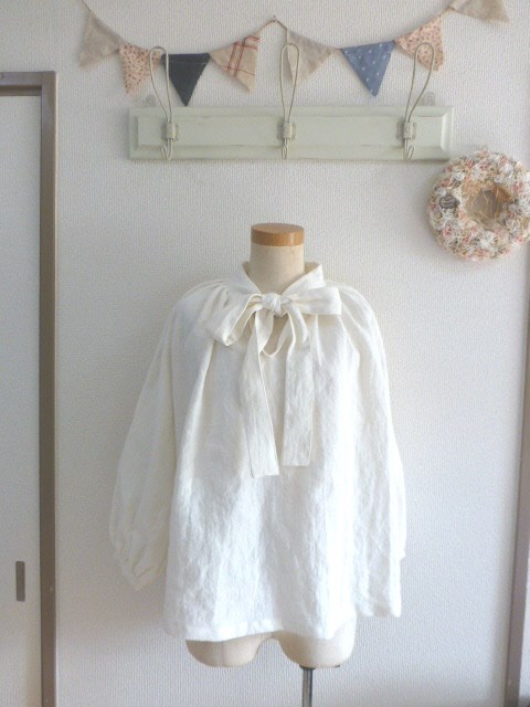 受注生産　オフホワイトリネン100％生地　ラグラン袖リボンブラウス　ML