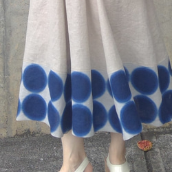 青いまるまるリネンのフレアースカート 2枚目の画像