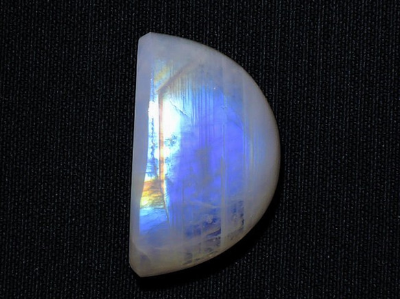 ☆ハーフムーン☆レインボームーンストーン21.9ct/22mm☆半月