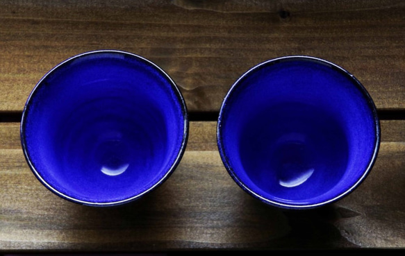 褚色酒盅對鈷藍 第4張的照片