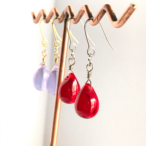 ふっくらドロップビーズ＊ピアス シャムルビー（赤）は売り切れです  