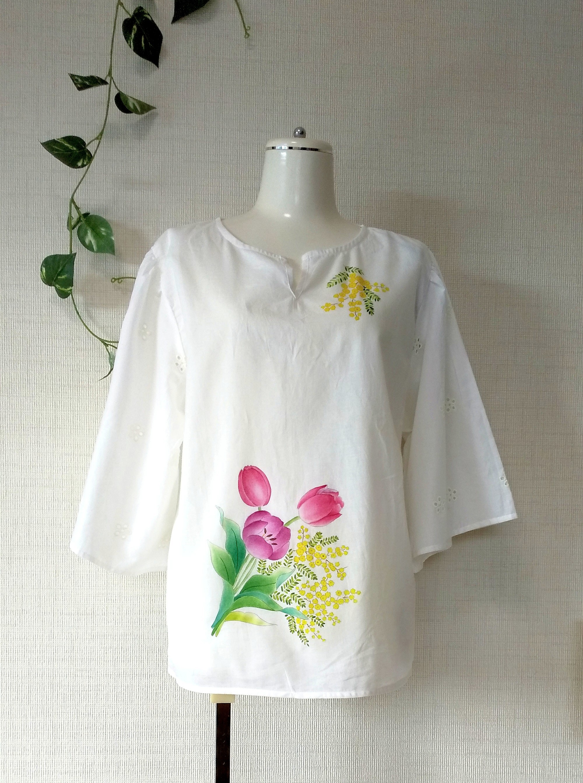 チューリップとミモザのコットンブラウス 4,428円