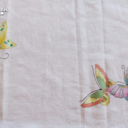 ポピーと蝶と花の手描きテーブルランナー 3枚目の画像