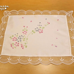 桜の型染めテーブルセンター 1枚目の画像