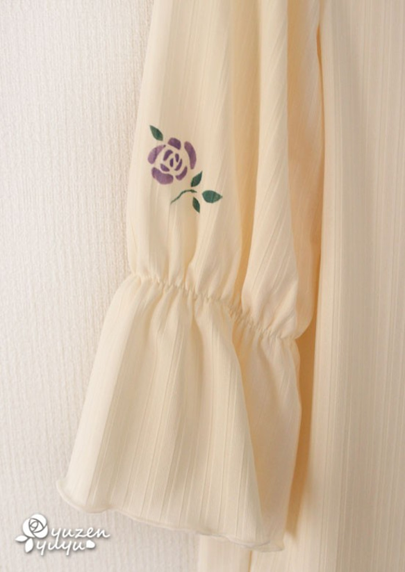 ミニバラの型染めフレア袖カットソー 4枚目の画像