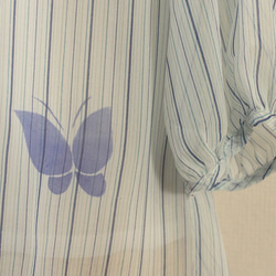 蝶々の型染めストライプブラウス 4枚目の画像
