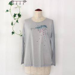 萩の型染め長袖Tシャツグレー 1枚目の画像