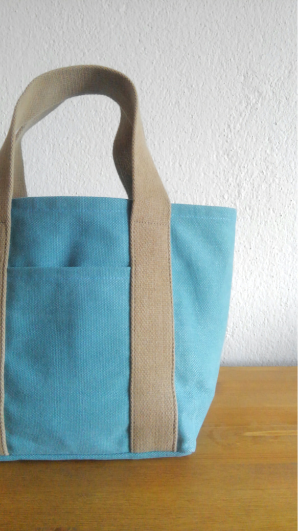 【SALE】鮮やかなブルーのミニトートバッグ(帆布・ヴィンテージ風加工) 2枚目の画像