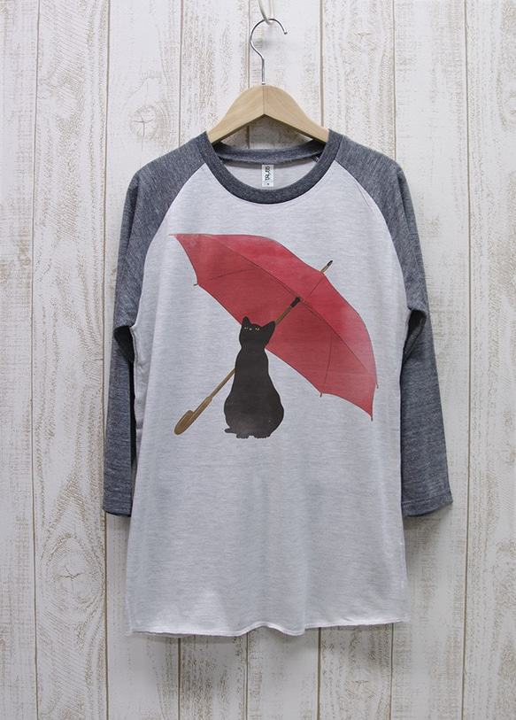 【在庫限り500円OFF】雨やどる黒猫Tee ラグラン七分袖（ヘザーホワイト×ヘザーブラック） / R039-R-HWH 1枚目の画像