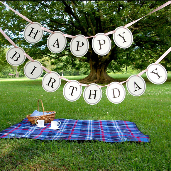 HAPPY BIRTHDAY banner. Choose ribbon color. Bunting garland. 第1張的照片