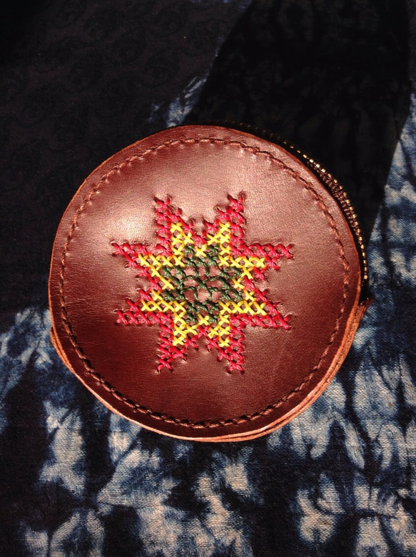 刺繍☆革の小銭入れ（ラスタ） 1枚目の画像