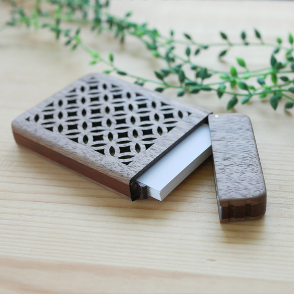 木製名刺入れ　和柄模様切抜き（七宝）ウォールナット 4枚目の画像