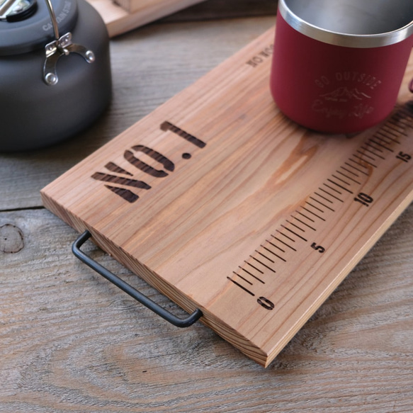 帶號碼的木製營地燒烤盤，雪松木 第3張的照片