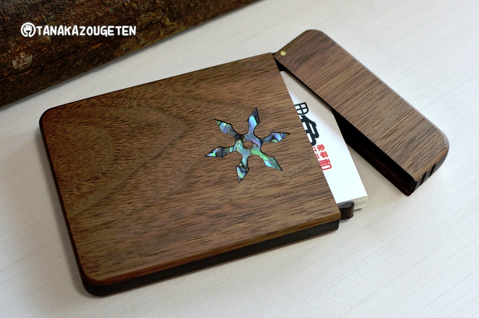 木製名刺入れ　ウォールナット　【手裏剣】