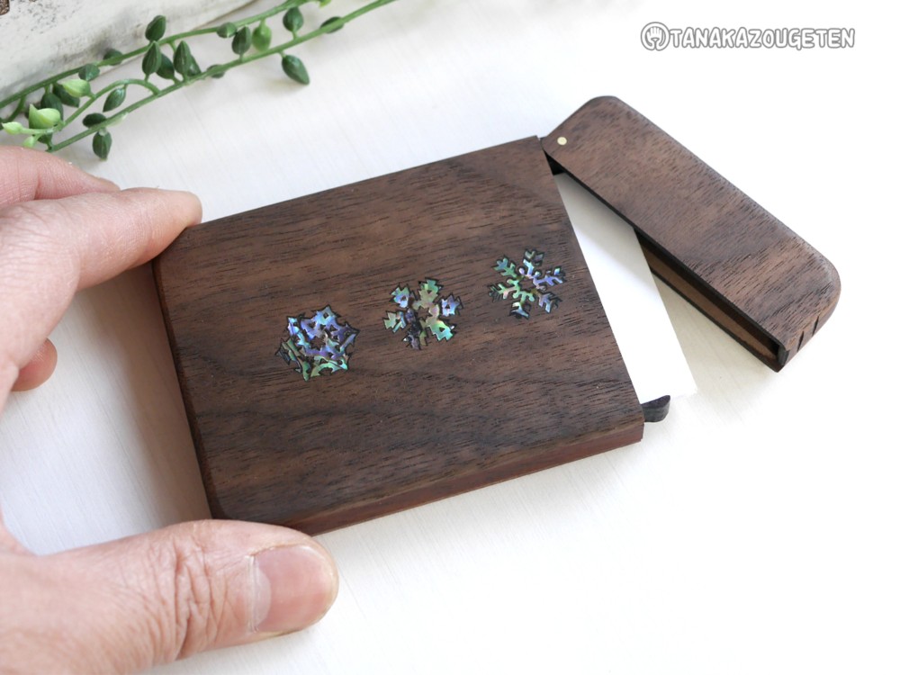 木製名刺入れ【雪の結晶～Snow Fantasy～】ウォールナット