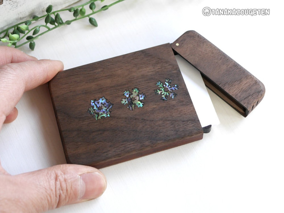 木製名刺入れ【雪の結晶～Snow Fantasy～】ウォールナット 1枚目の画像