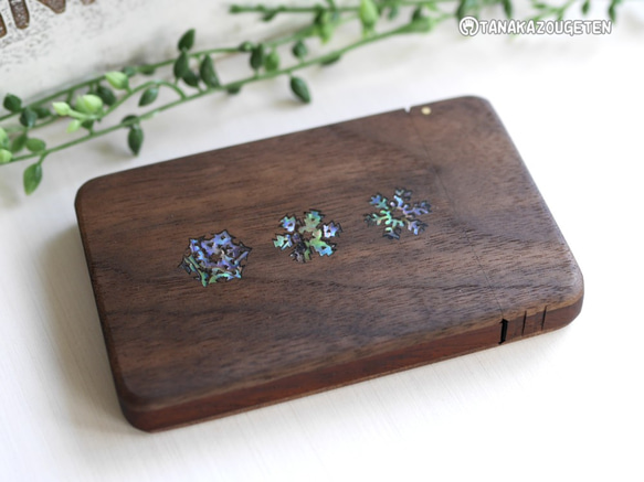 木製名刺入れ【雪の結晶～Snow Fantasy～】ウォールナット 3枚目の画像