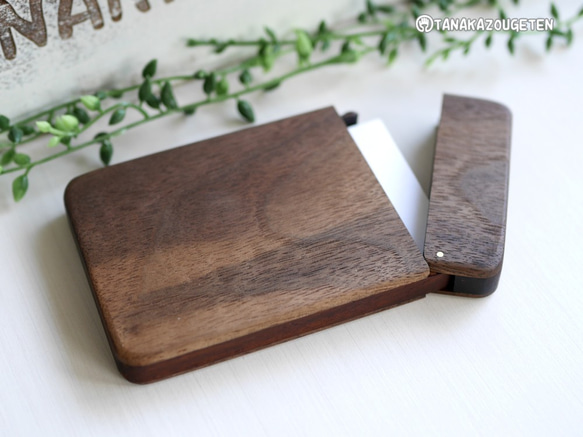木製名刺入れ【雪の結晶～Snow Fantasy～】ウォールナット 4枚目の画像