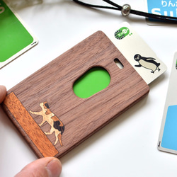 木製パスケース【歩く猫　三毛猫】ウォールナット 3枚目の画像