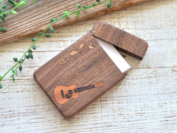 木質名片夾【吉他&amp;葉】胡桃木 第1張的照片